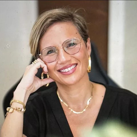 Dr Anne Lucas